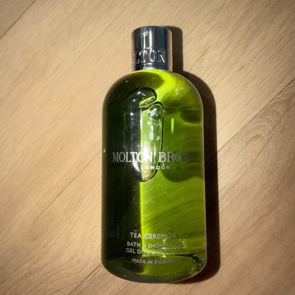 Molton Brown Coastal Cypress & Sea Fennel Bath & Shower Gel 10 oz / 300ml